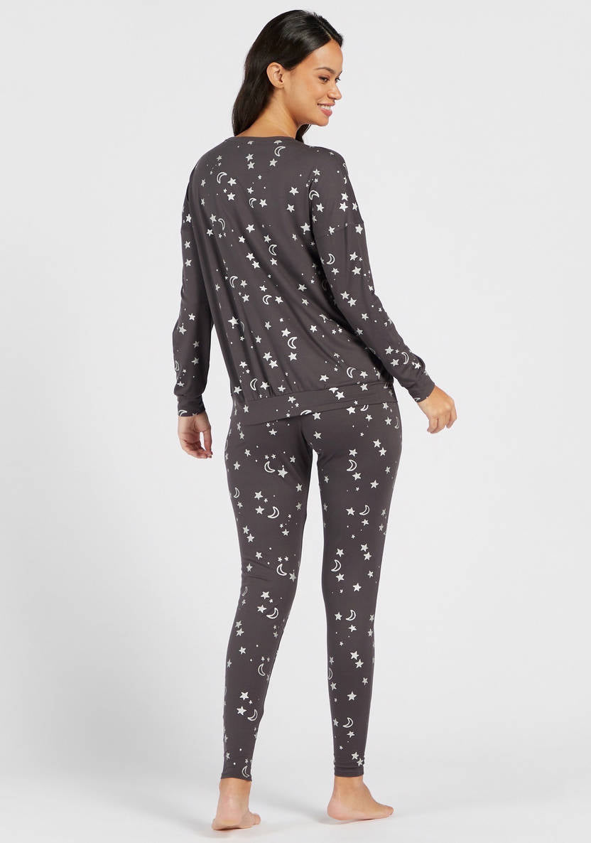 Pajama set with pants and a long-sleeve printed T-shirt