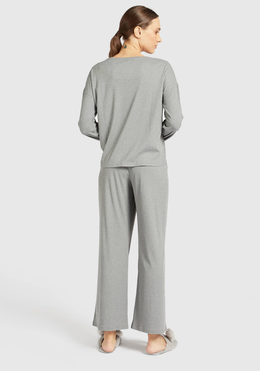 Long pajama pants set with T-shirt featuring logo prints