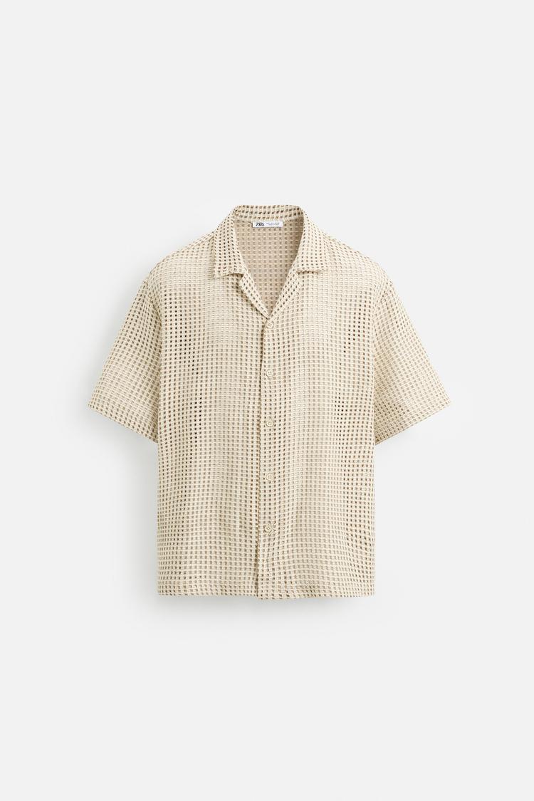 Zara Relaxed fit shirt made of open weave. Spread Front button closure beige