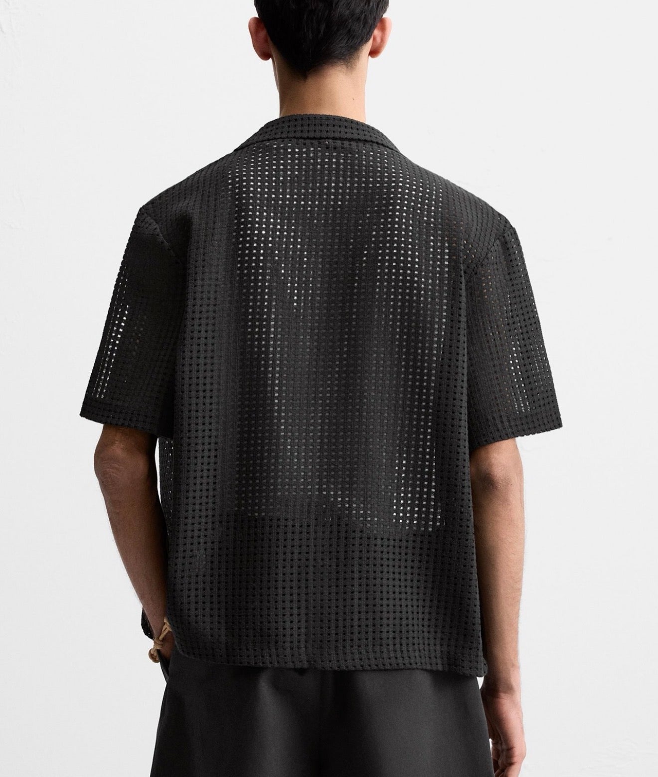 Zara Relaxed fit shirt made of open weave fabric. Spread collar Front button closure black