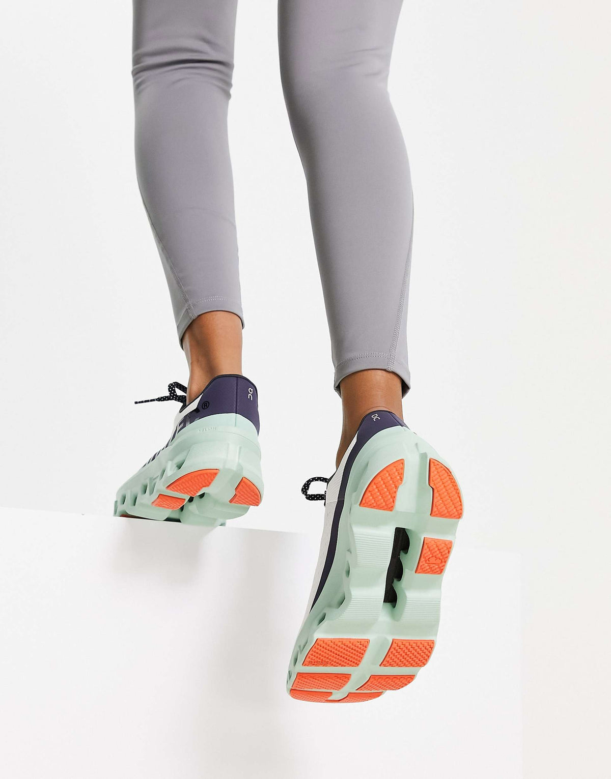 ON Cloudmonster trainers in white and green