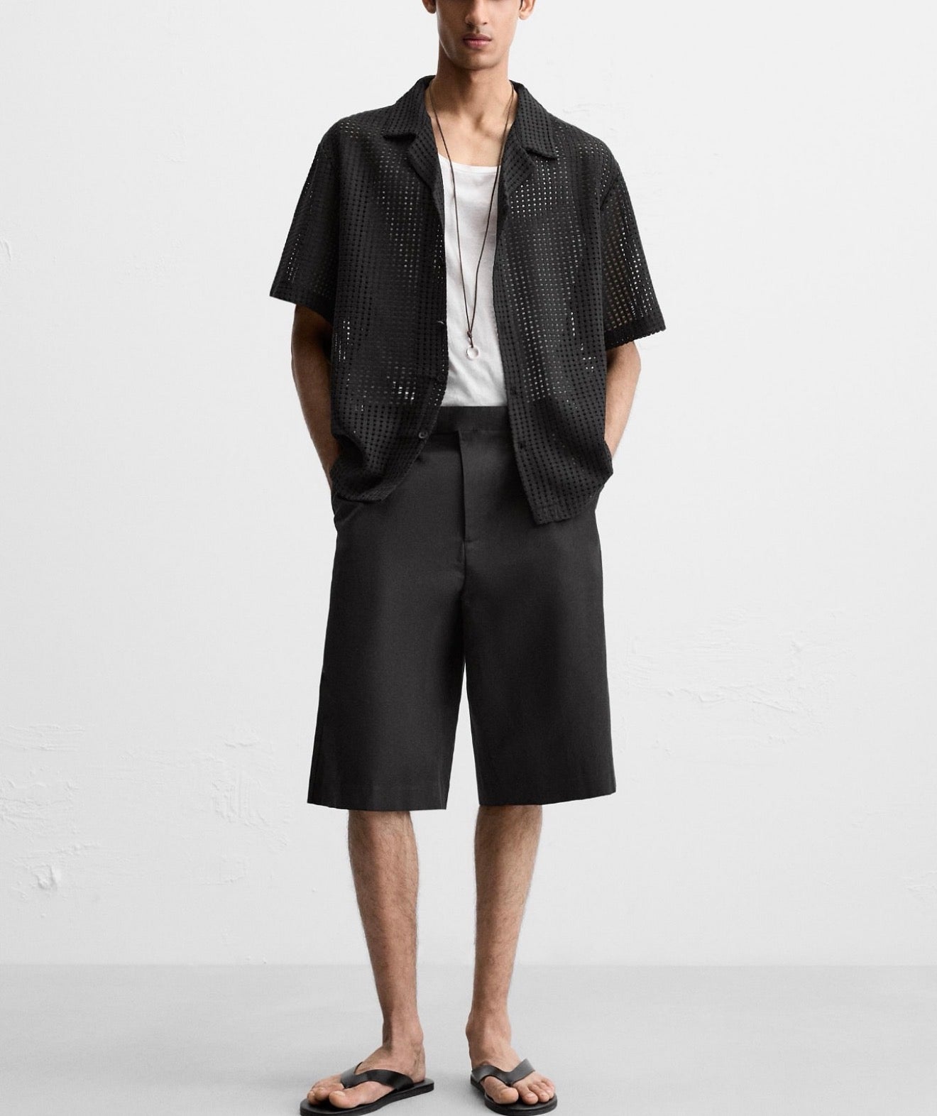 Zara Relaxed fit shirt made of open weave fabric. Spread collar  Front button closure black
