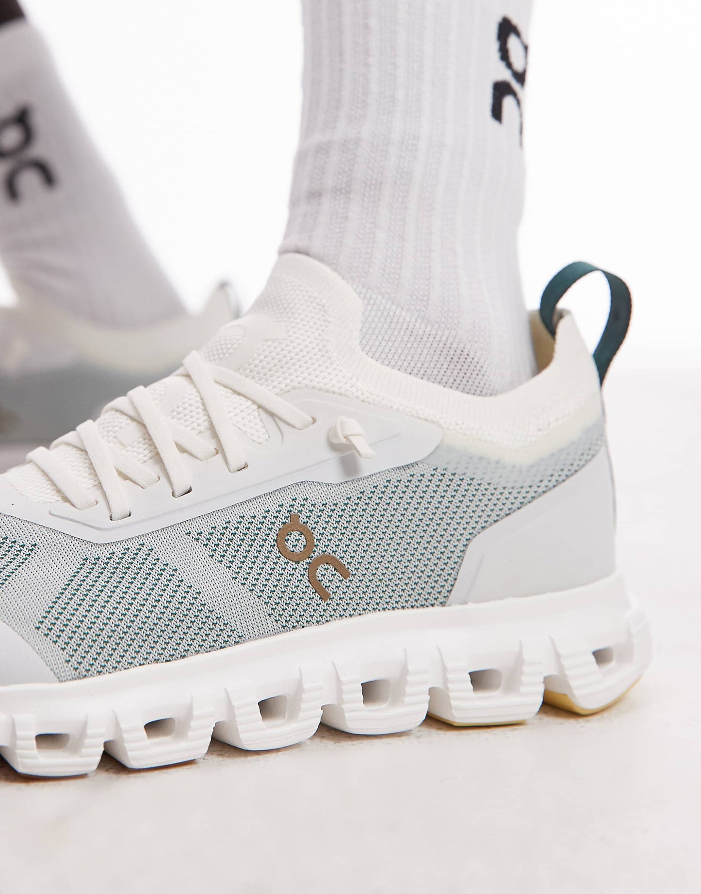 ON CLOUD 6 VERSA SHOES  UNISEX