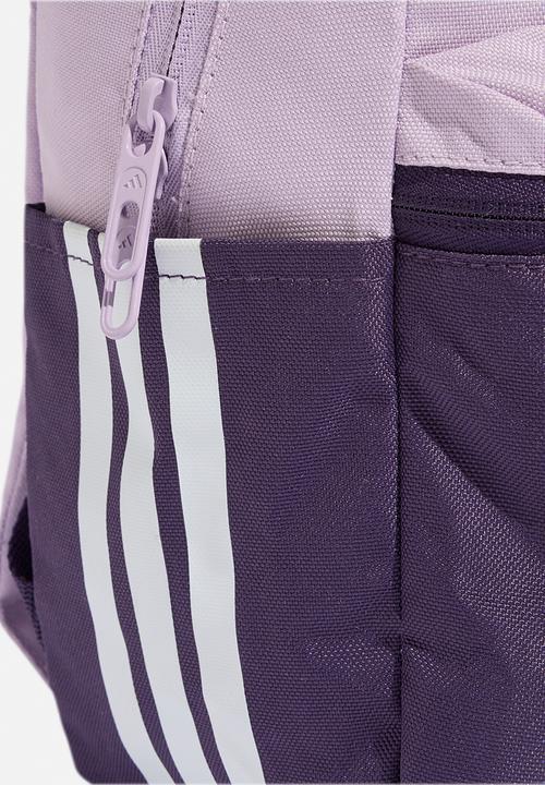 A SMALL BACKPACK FOR ALL THEIR DAILY NEEDS, MADE IN PART WITH RECYCLED MATERIALS.