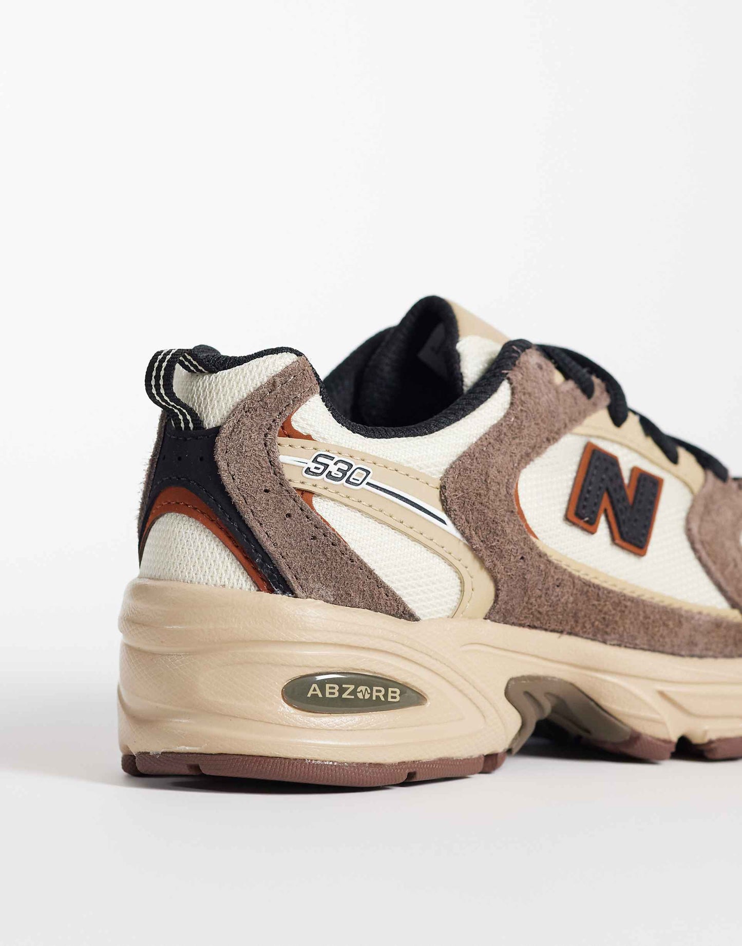New Balance 530 trainers in white and brown