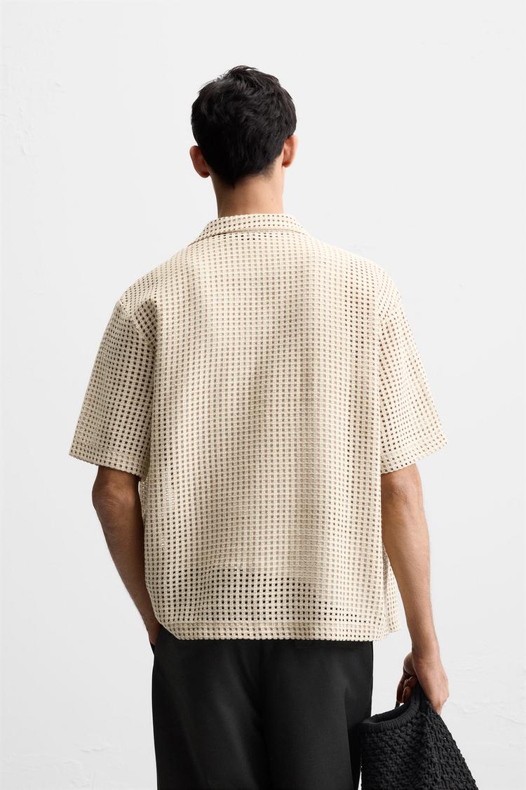 Zara Relaxed fit shirt made of open weave. Spread  Front button closure beige