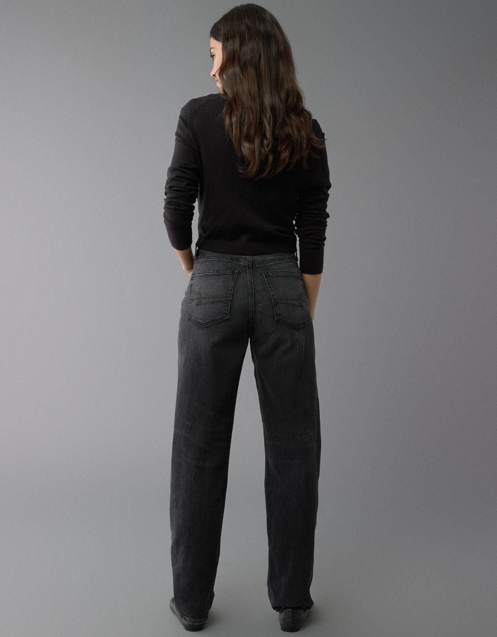 AMERICAN EAGLE WOMEN BLACK STRIGID SUPER HIGH-WAISTED BAGGY STRAIGHT JEAN