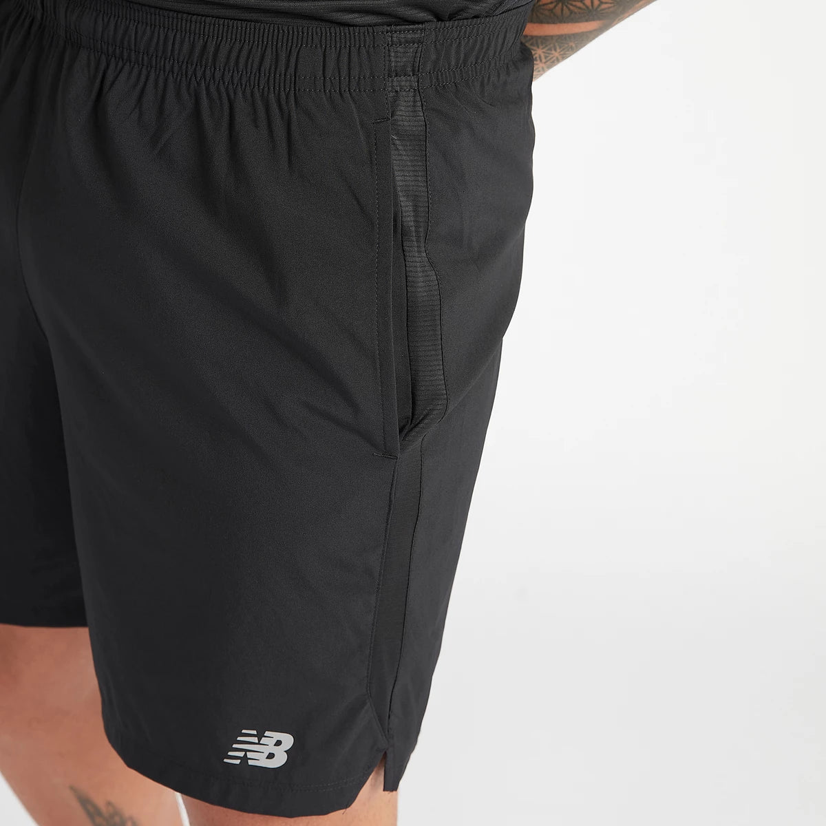New Balance Accelerate Logo Print 7 In Shorts with Pockets Dry Fit