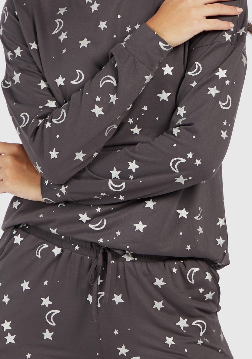 Pajama set with pants and a long-sleeve printed T-shirt