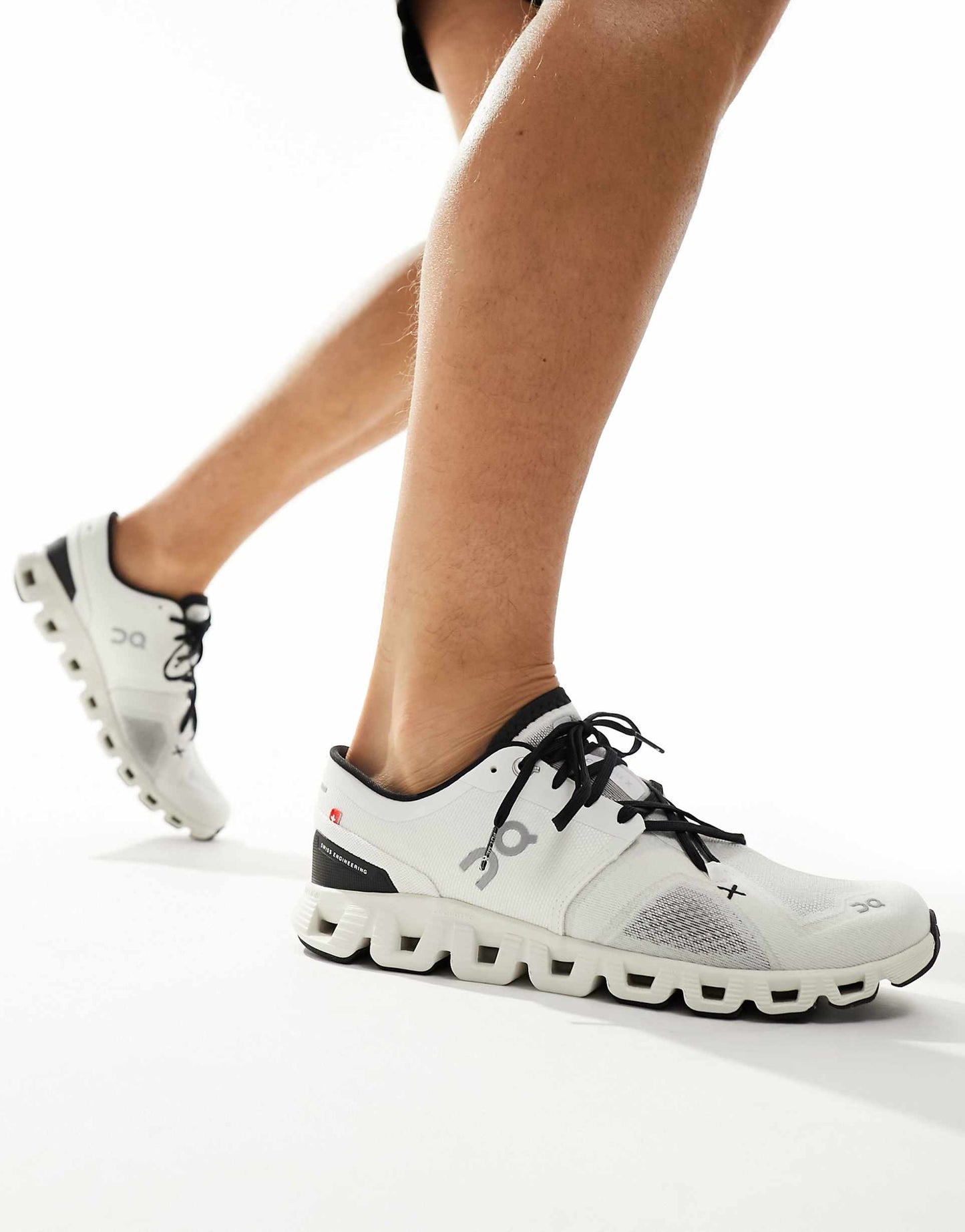 On Cloud X 3 unisex training trainers