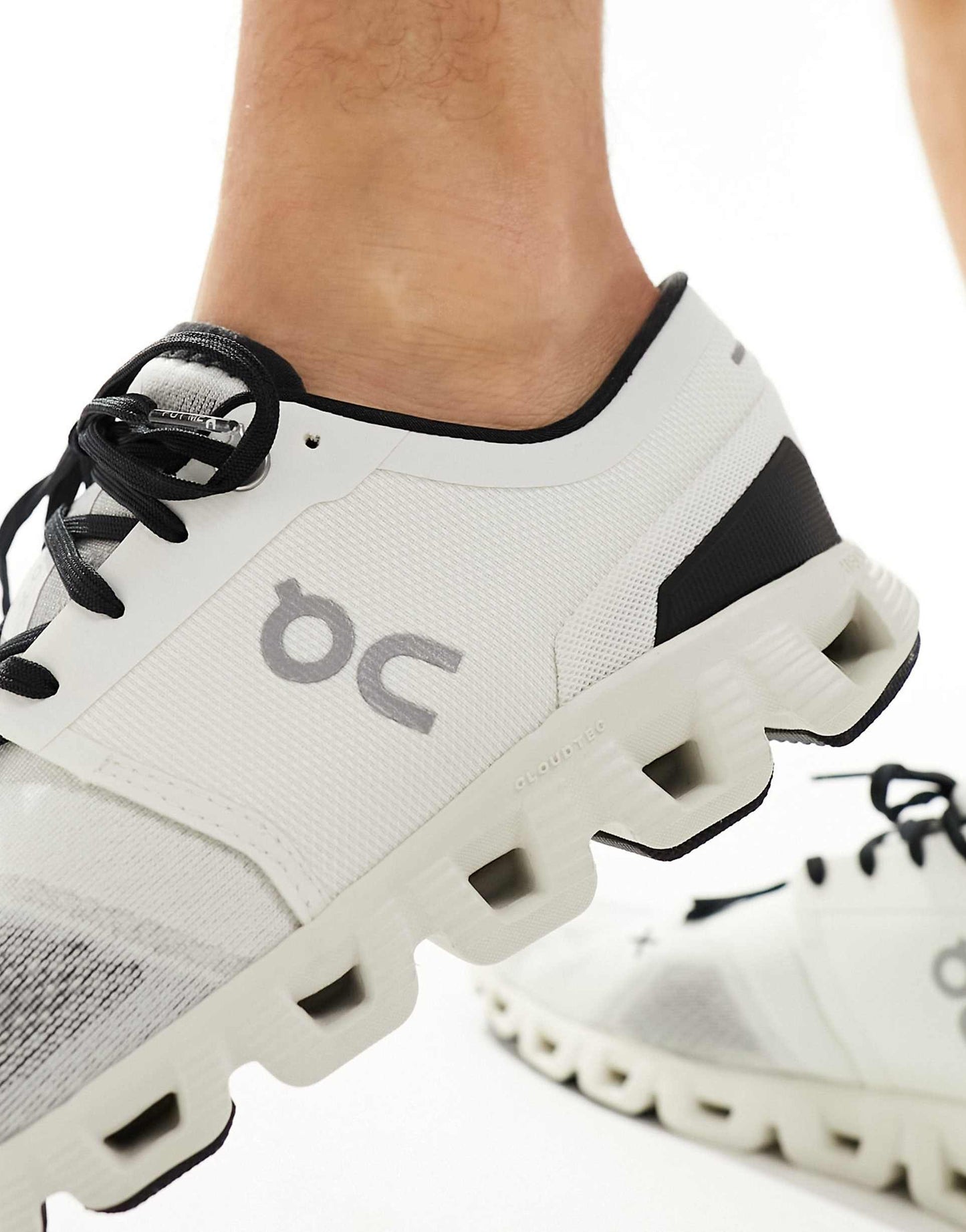 On Cloud X 3 unisex training trainers