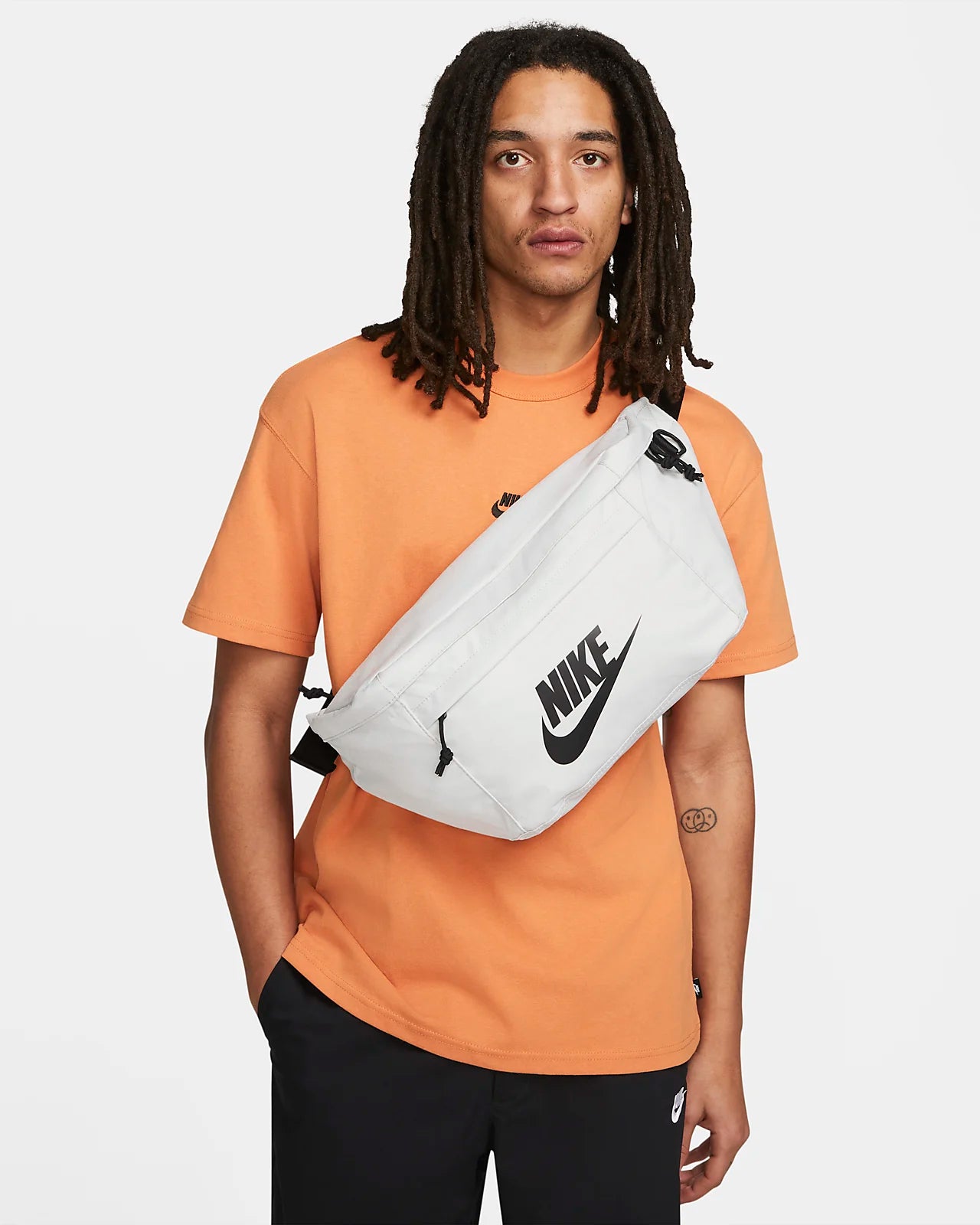 NIKE TECH HIP PACK OFFWHITE