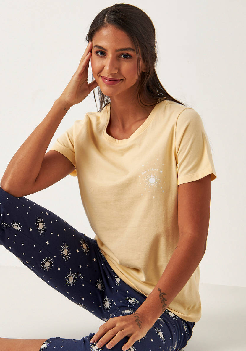 Pajama set with pants and a short-sleeve printed T-shirt