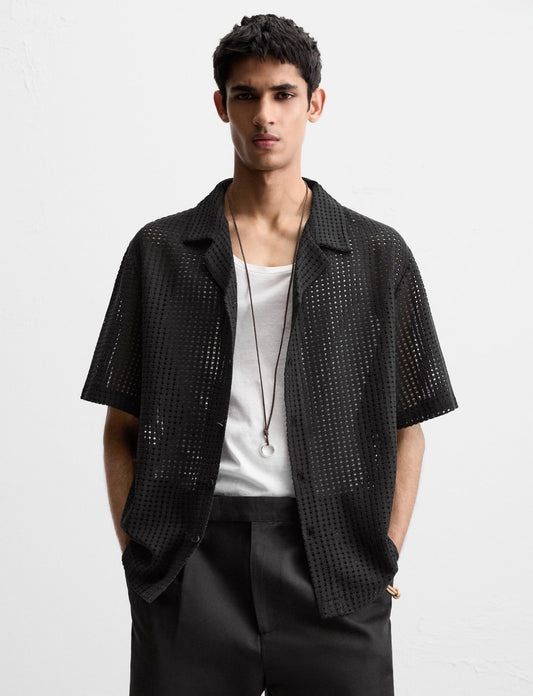 Zara Relaxed fit shirt made of open weave fabric. Spread collar  Front button closure black