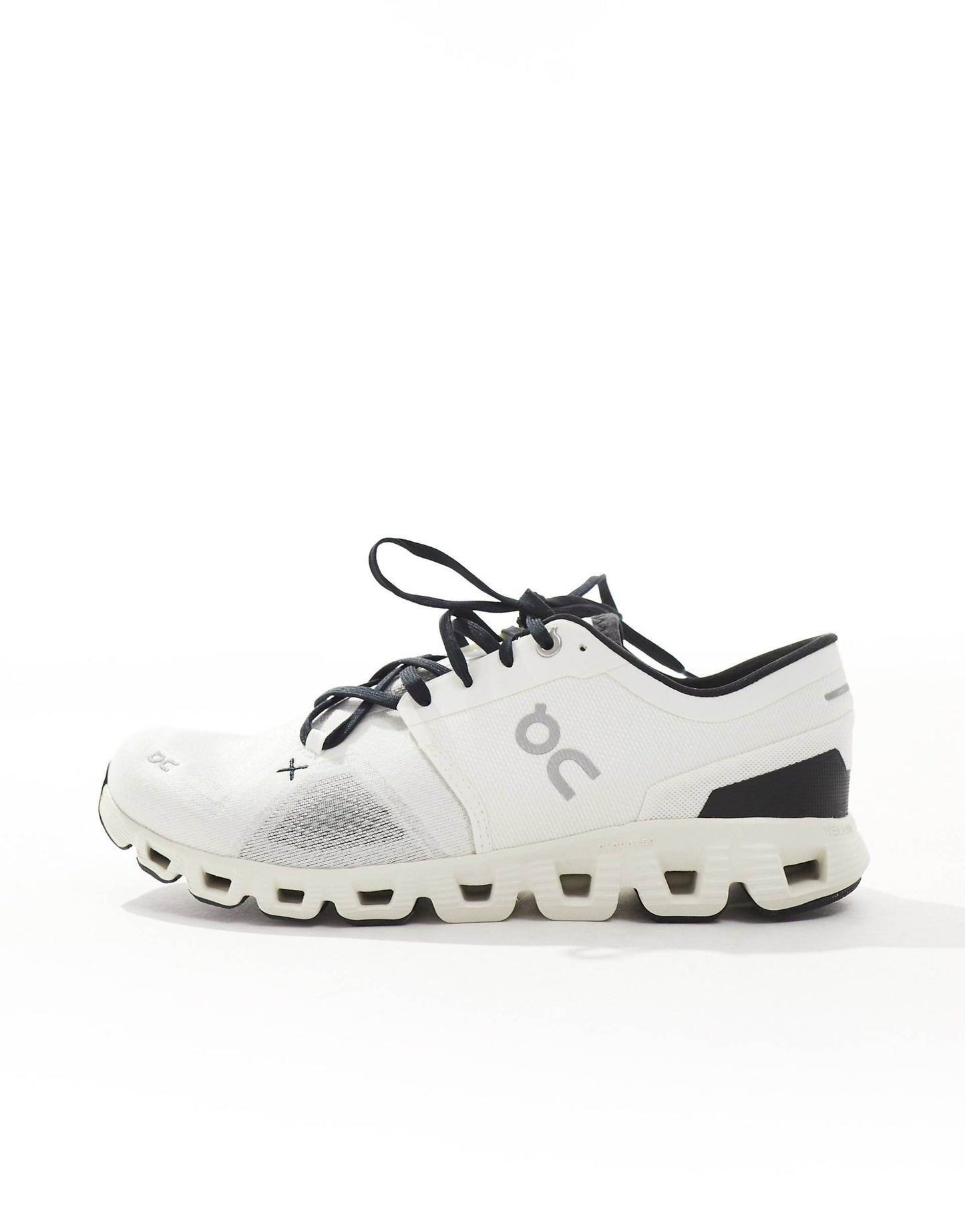 On Cloud X 3 unisex training trainers