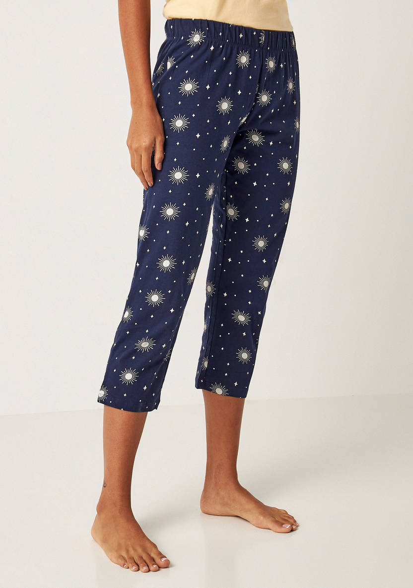 Pajama set with pants and a short-sleeve printed T-shirt