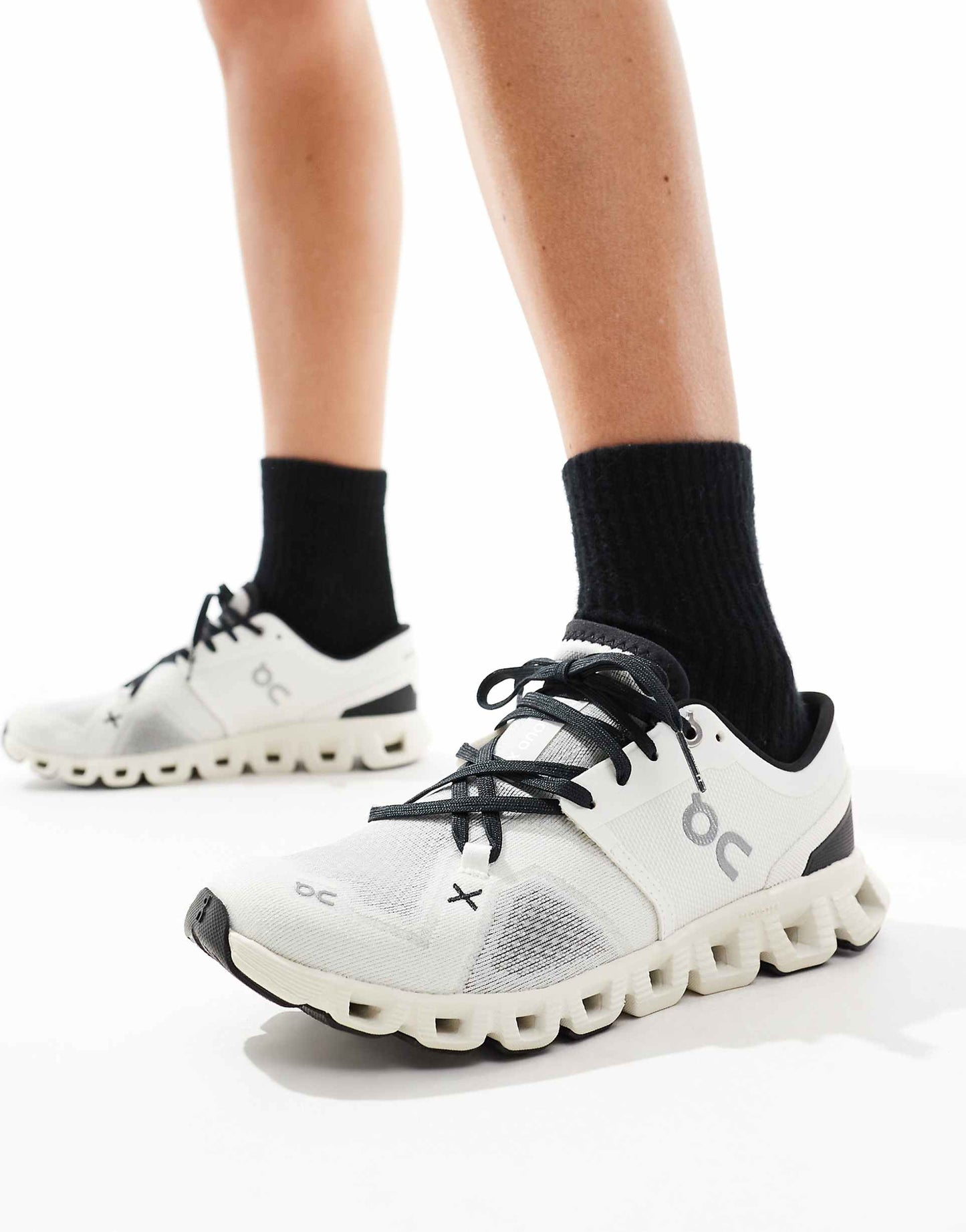 On Cloud X 3 unisex training trainers