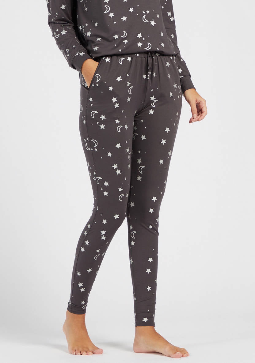 Pajama set with pants and a long-sleeve printed T-shirt