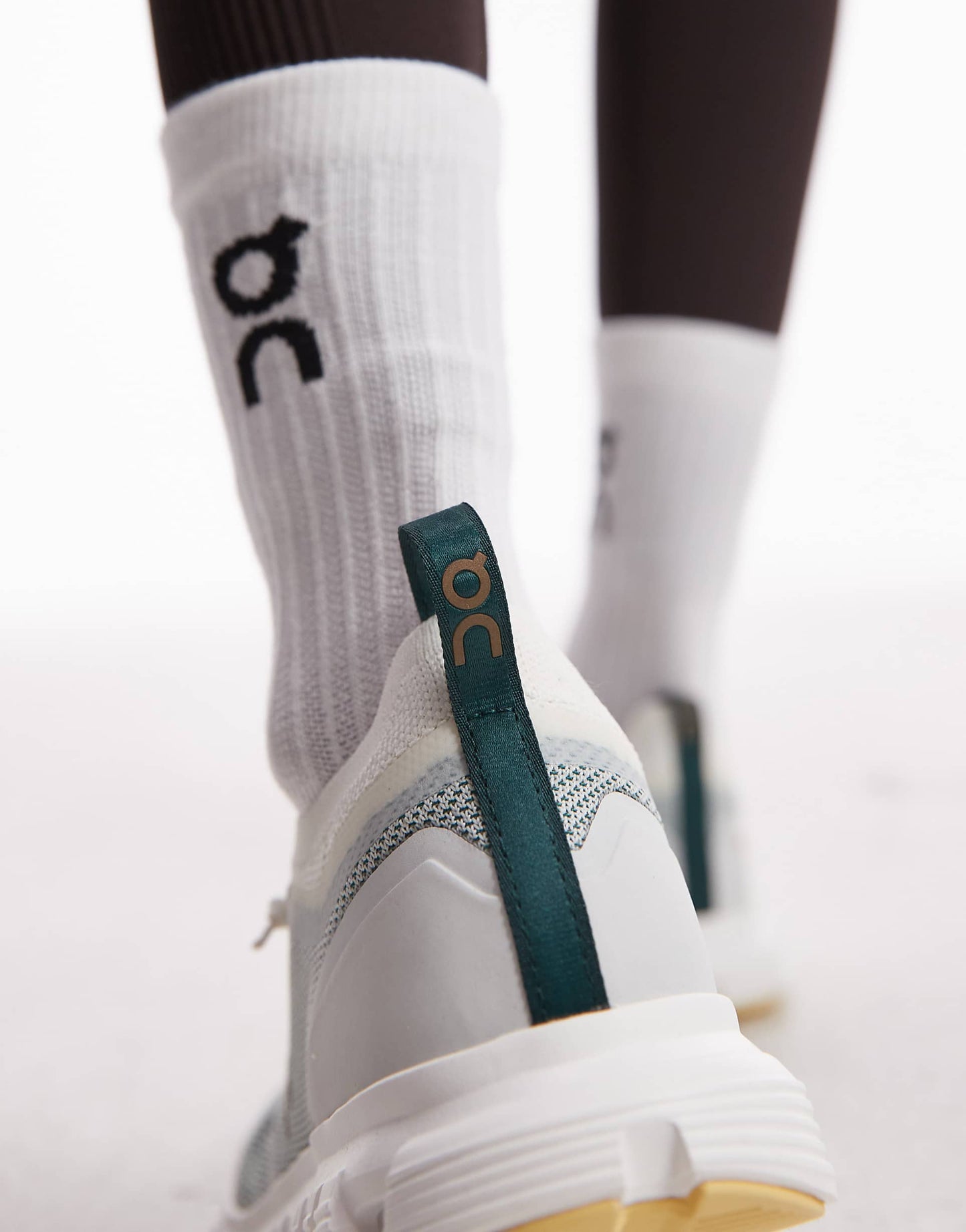 ON CLOUD 6 VERSA SHOES  UNISEX