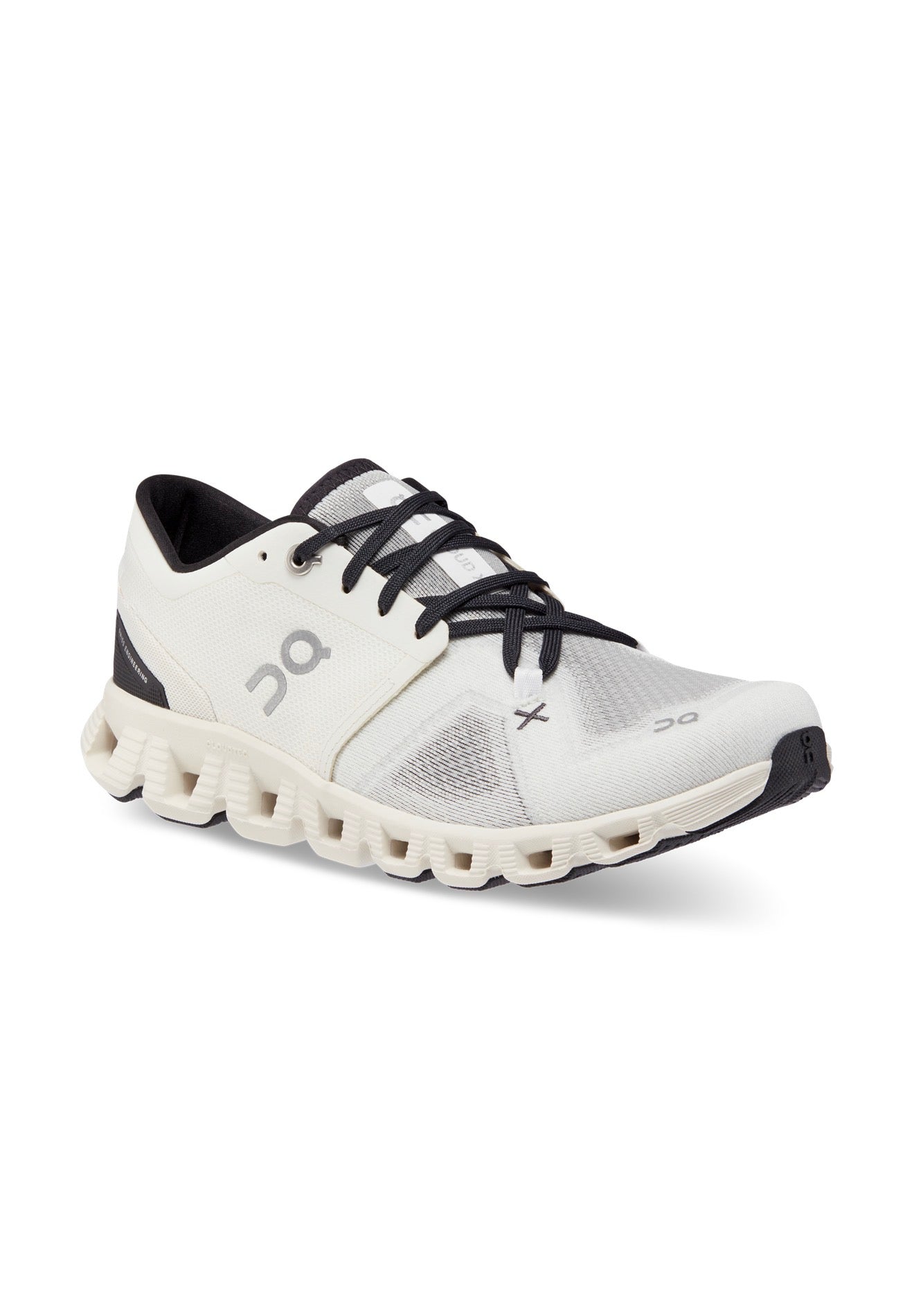 On Cloud X 3 unisex training trainers