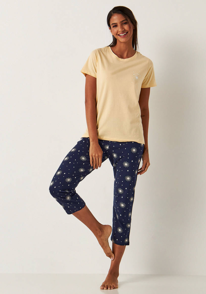 Pajama set with pants and a short-sleeve printed T-shirt